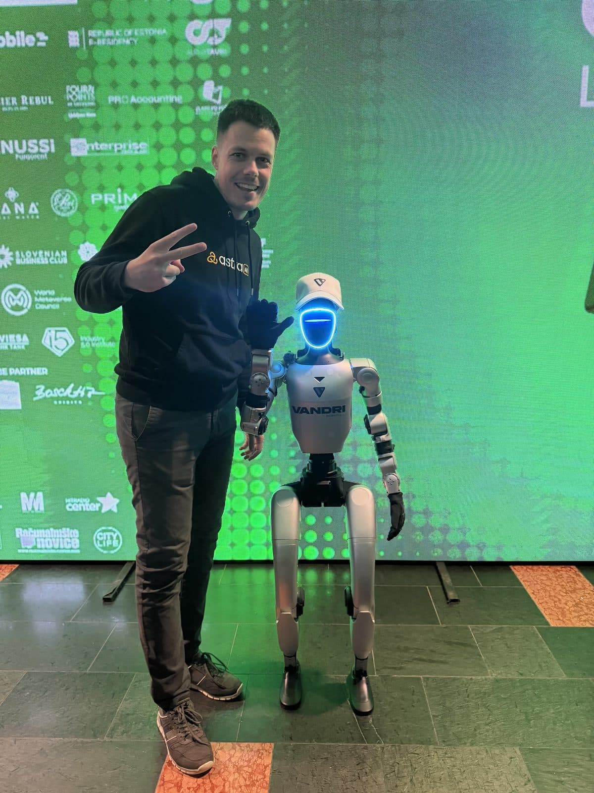Gdje su naši roboti već stajali.