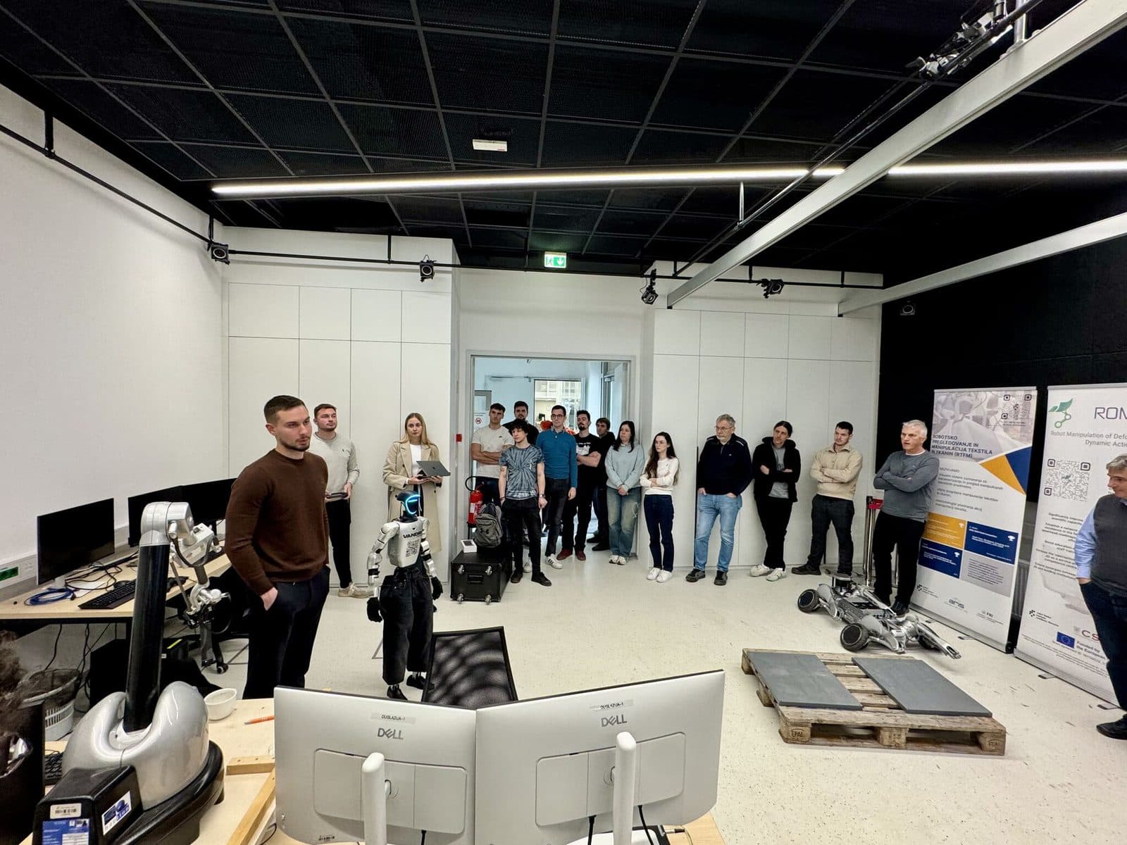 Predstavitev v laboratoriju · Inštitut Jožef Stefan