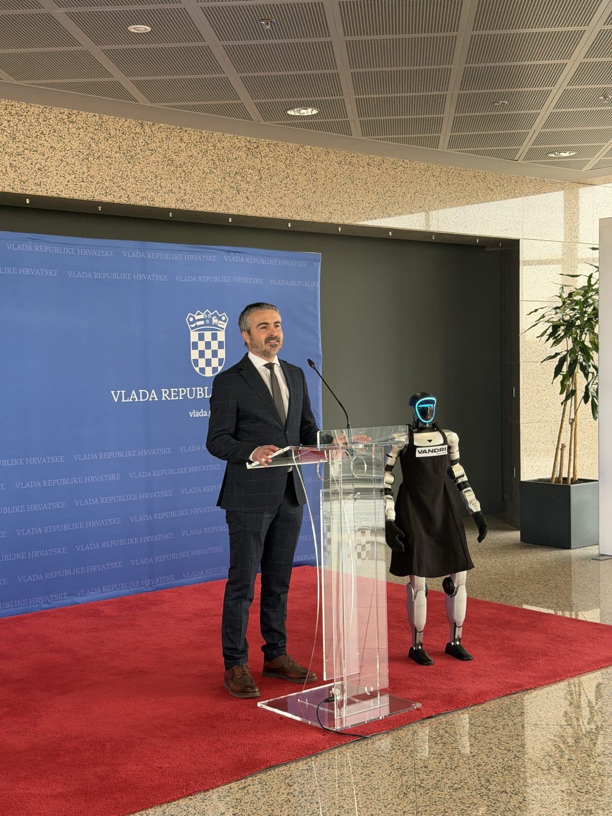 Nastop pri Vladi RH