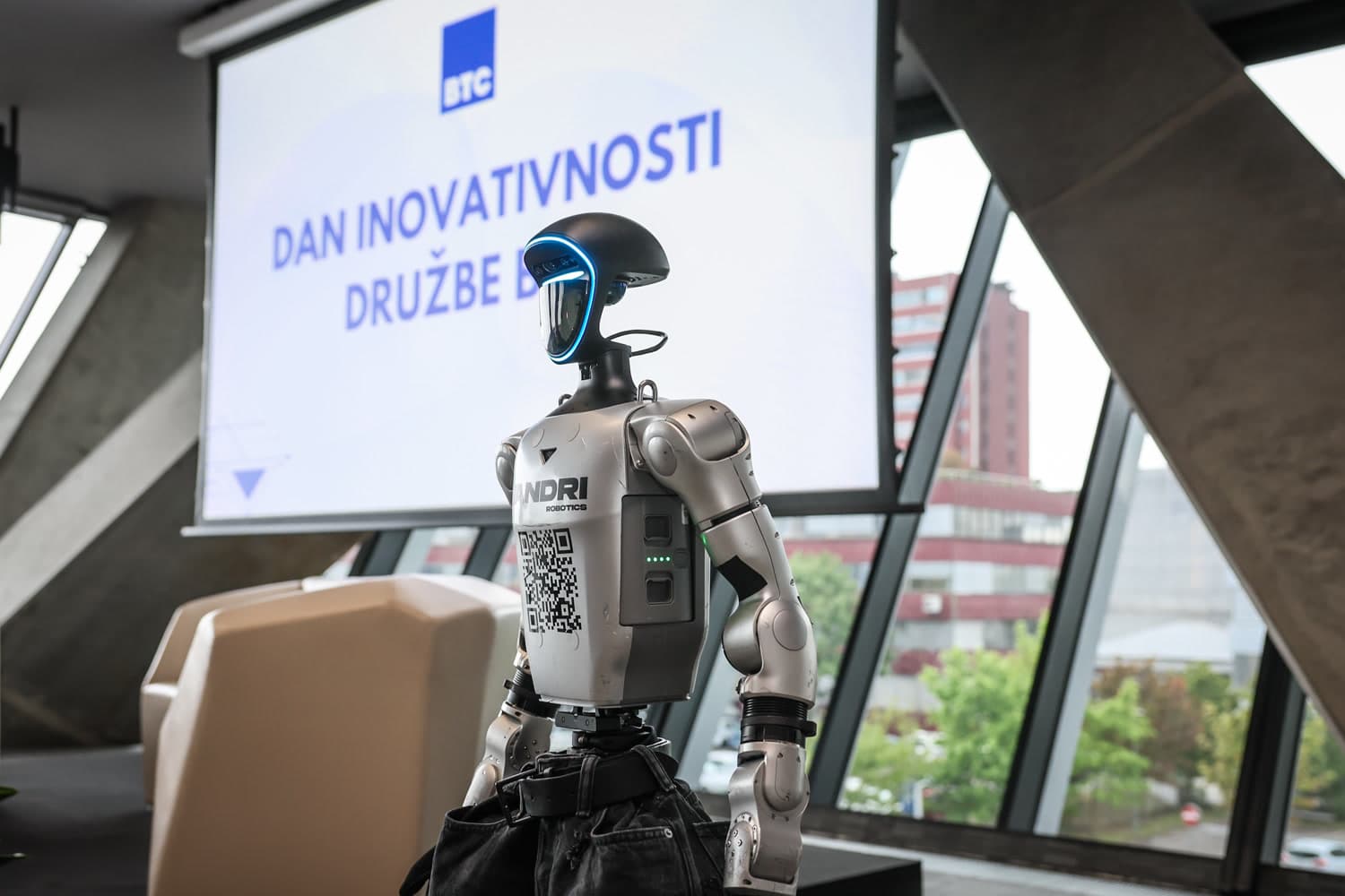 Gdje su naši roboti već stajali.